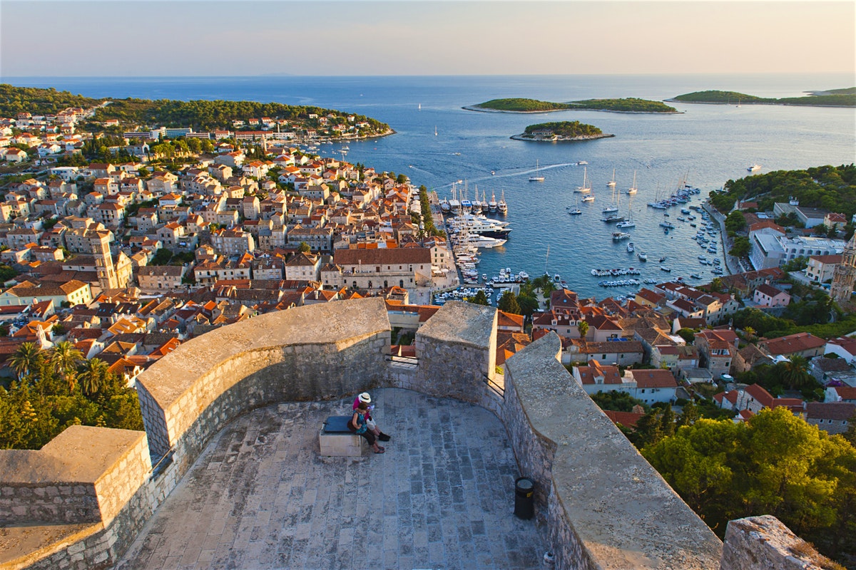 hvar_w-1900